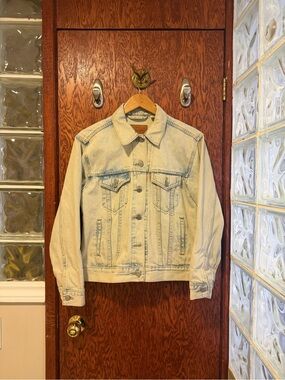 Levi's Light Wash Blue Denim Jean Jacket